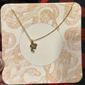 NWT Gold dainty snake necklace